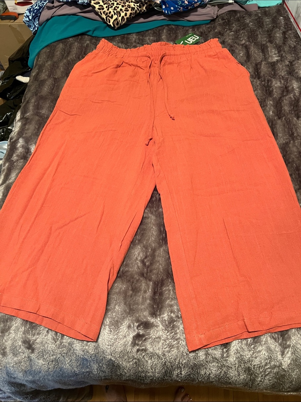 Women’s Burnt orange linen blend capris- large